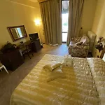 Residenza Collefiorito Aparthotel