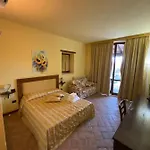 Residenza Collefiorito 3*